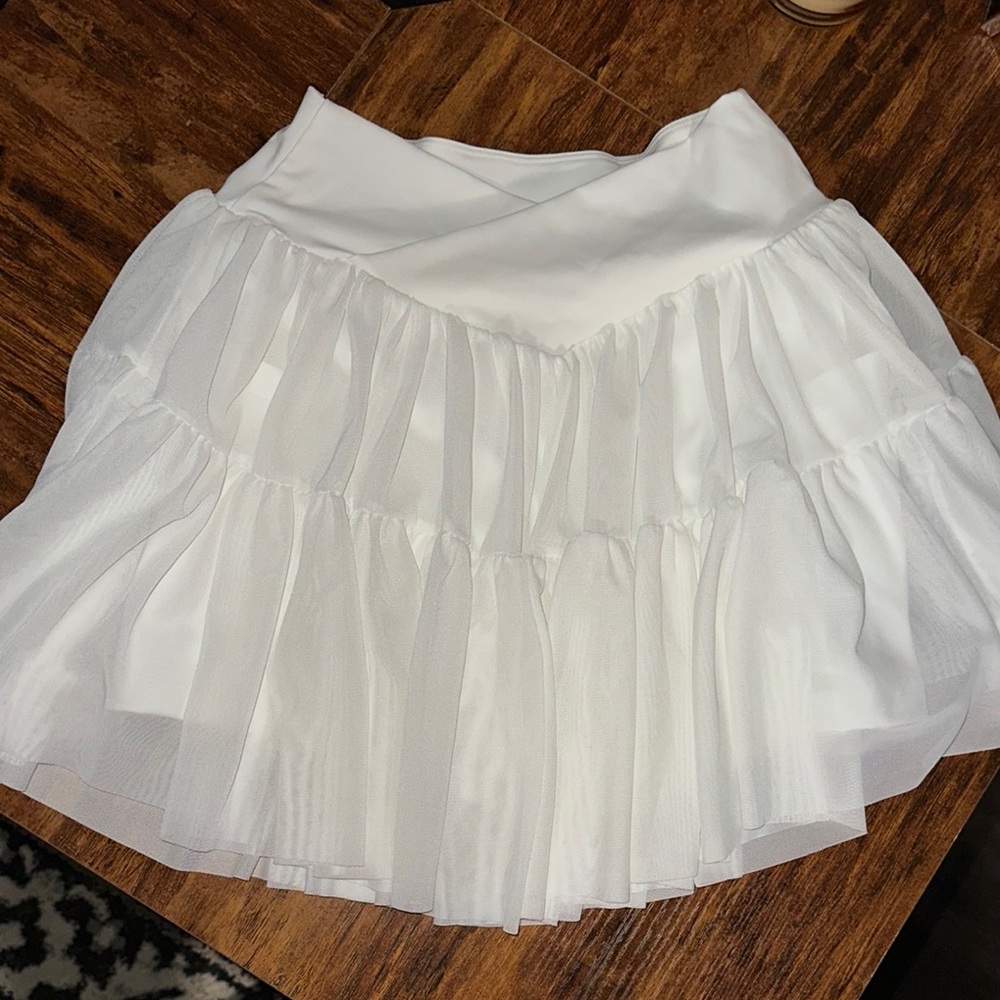 Elegant White V Layered Skirt (with Shorts)